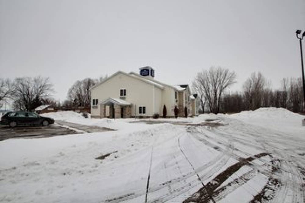 Brillion, WI - Cobblestone Inn & Suites 3