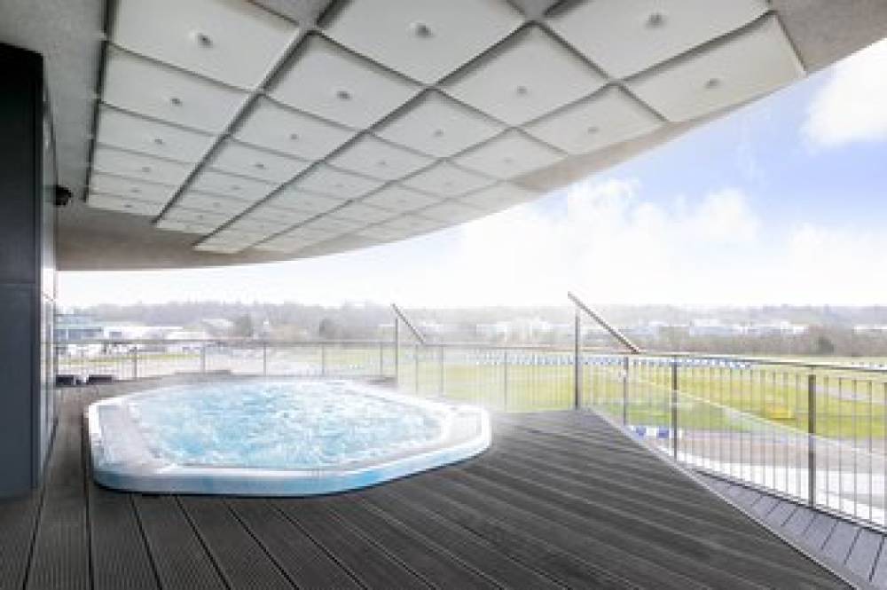 Brooklands Hotel Surrey 10