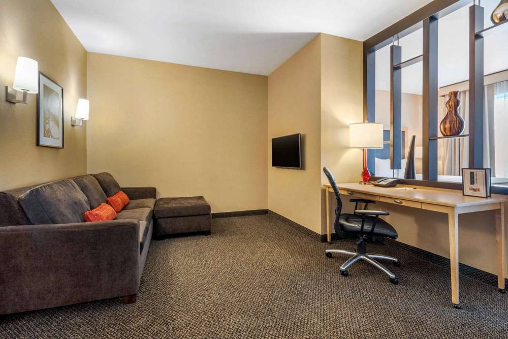 Cambria Hotel Akron - Canton Airport 9