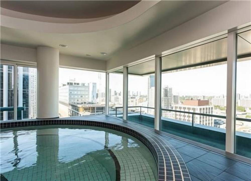 CAMBRIDGE SUITES TORONTO 5