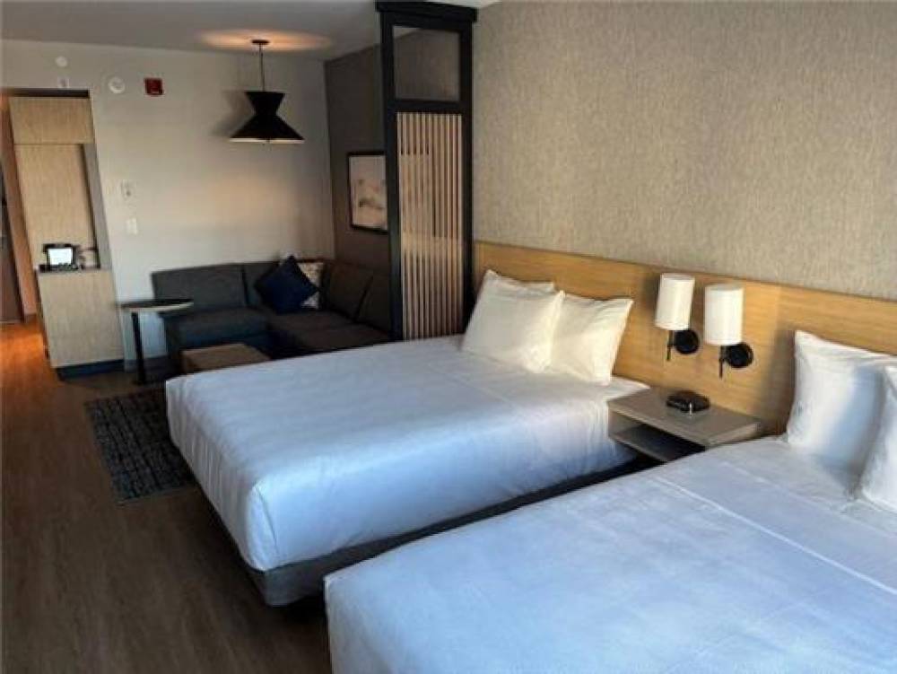 CAMBRIDGE SUITES TORONTO 7