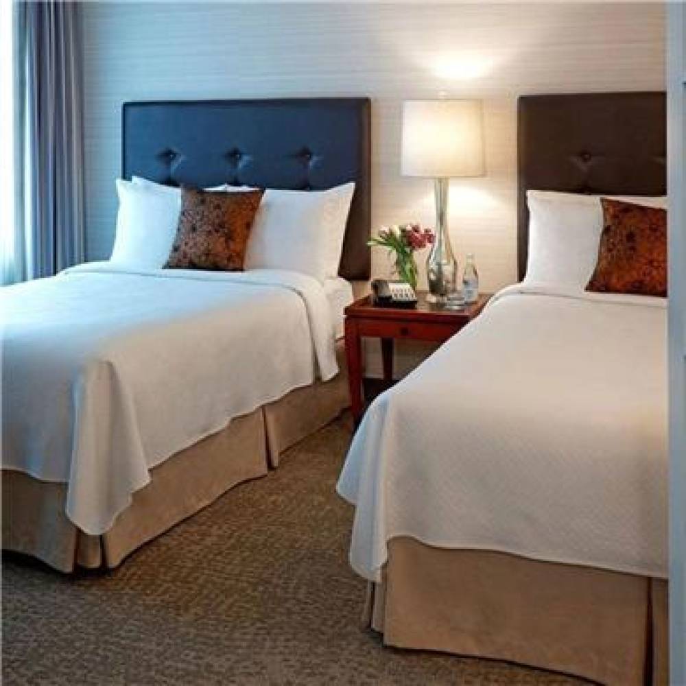 CAMBRIDGE SUITES TORONTO 8