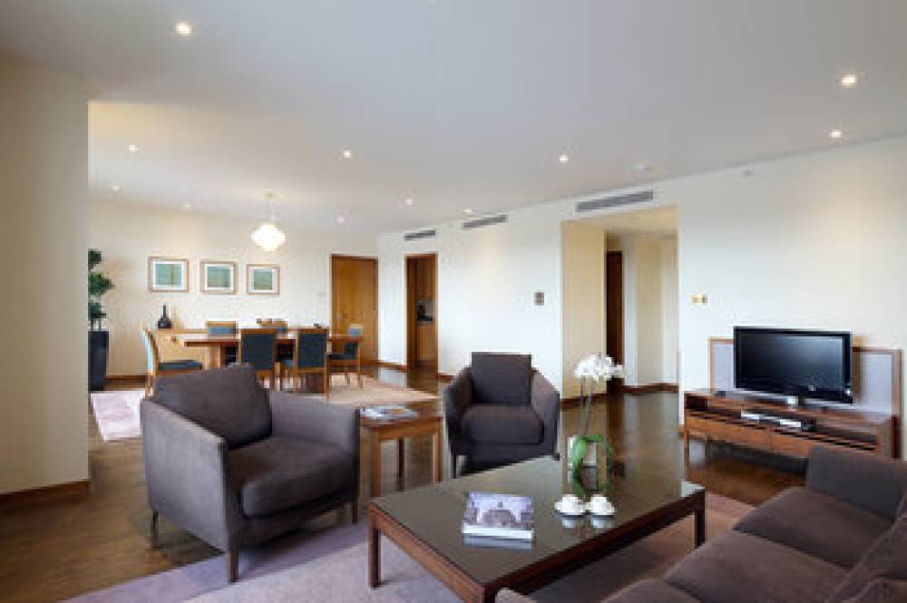 Canary Riverside Plaza Hotel 10