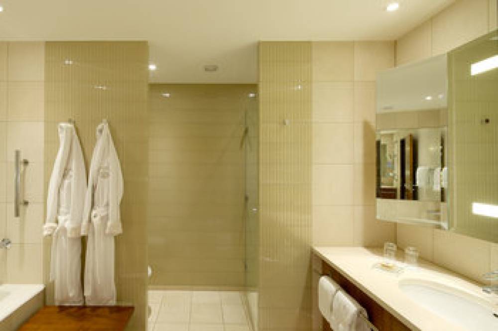 Canary Riverside Plaza Hotel 6