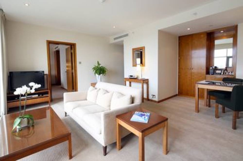 Canary Riverside Plaza Hotel 4