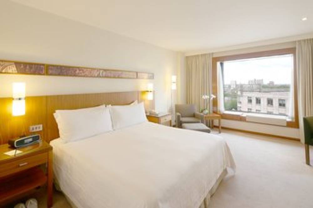 Canary Riverside Plaza Hotel 2