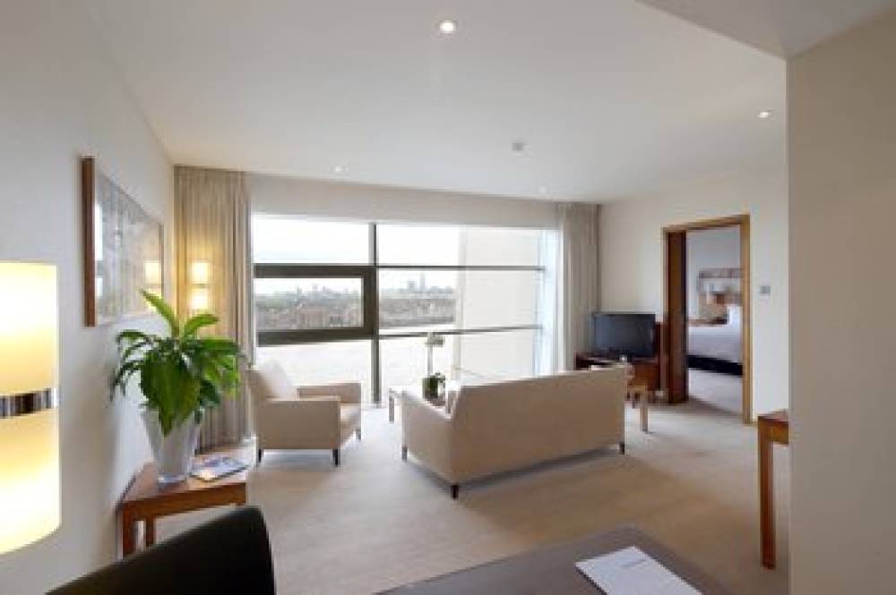 Canary Riverside Plaza Hotel 5