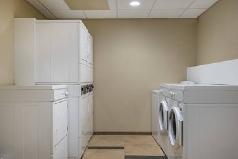CANDLEWOOD SUITES BLOOMINGTON 8