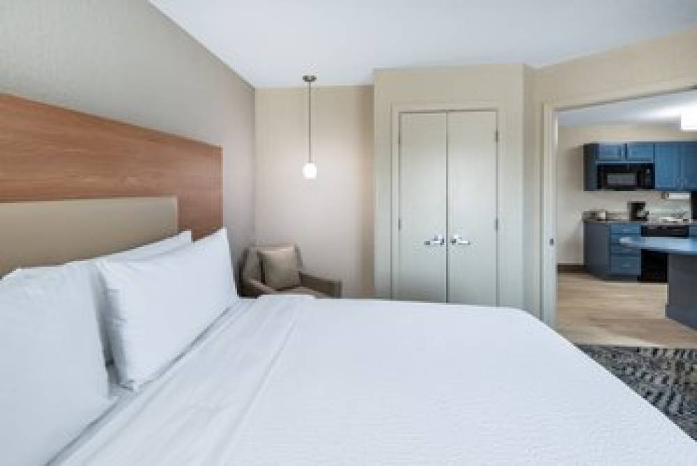 CANDLEWOOD SUITES CHESAPEAKE 10