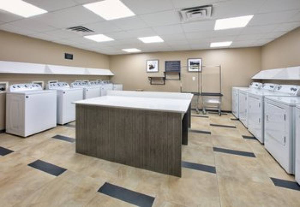 CANDLEWOOD SUITES SOUTH 3