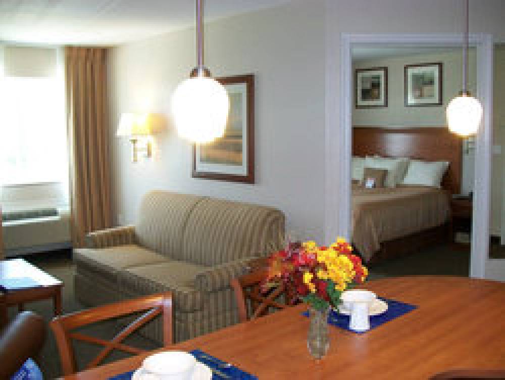 Candlewood Suites LA PORTE 3