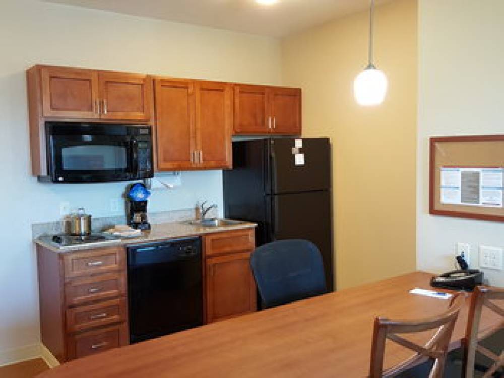 CANDLEWOOD SUITES AIRPORT BY IHG 6