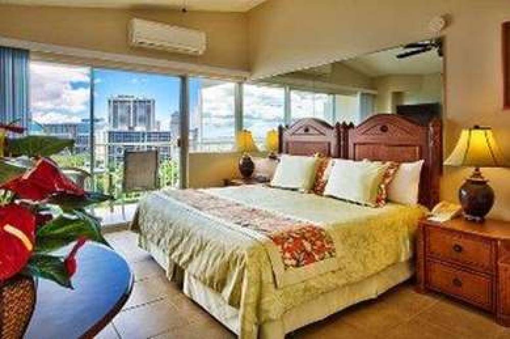 CASTLE WAIKIKI SHORE BEACHFRONT 3