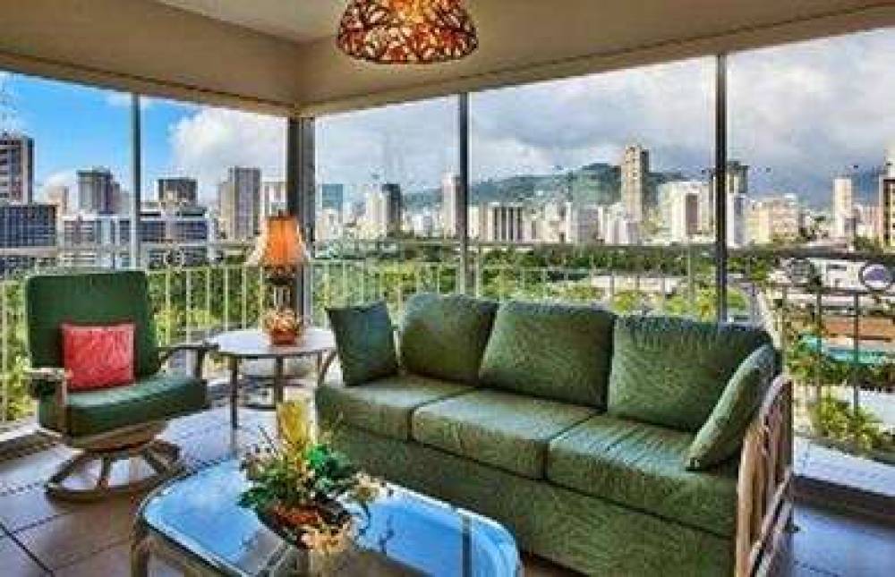 CASTLE WAIKIKI SHORE BEACHFRONT 1
