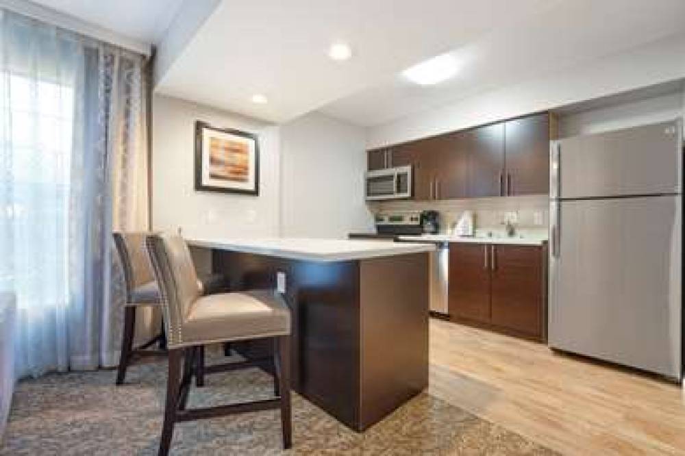 Chase Suite Hotel Brea 10