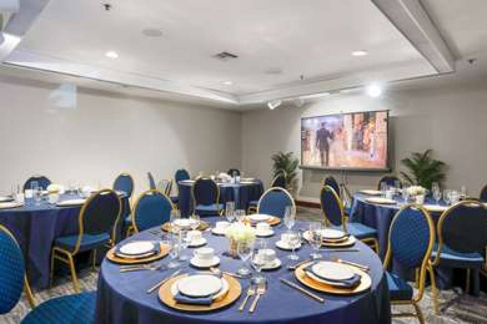 Chase Suite Hotel Brea 8