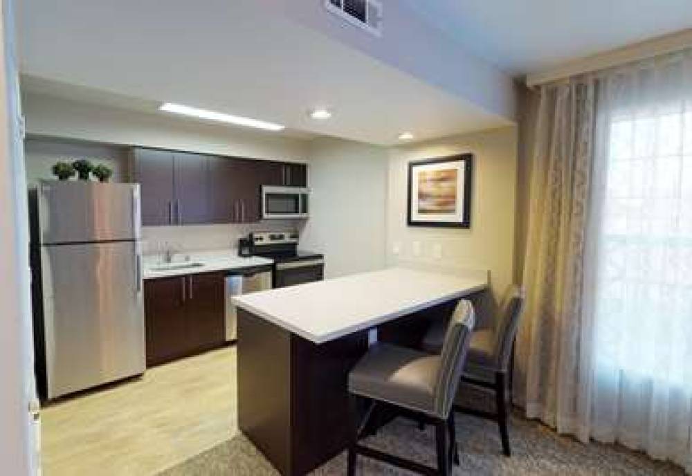 Chase Suite Hotel Newark 4