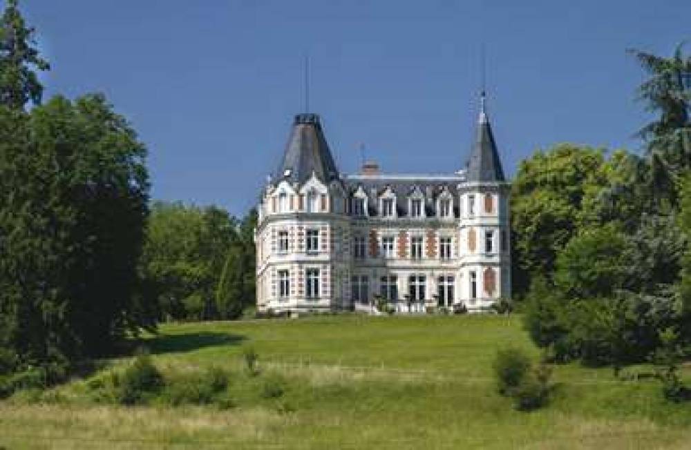 Chateau De L Aubriere 8