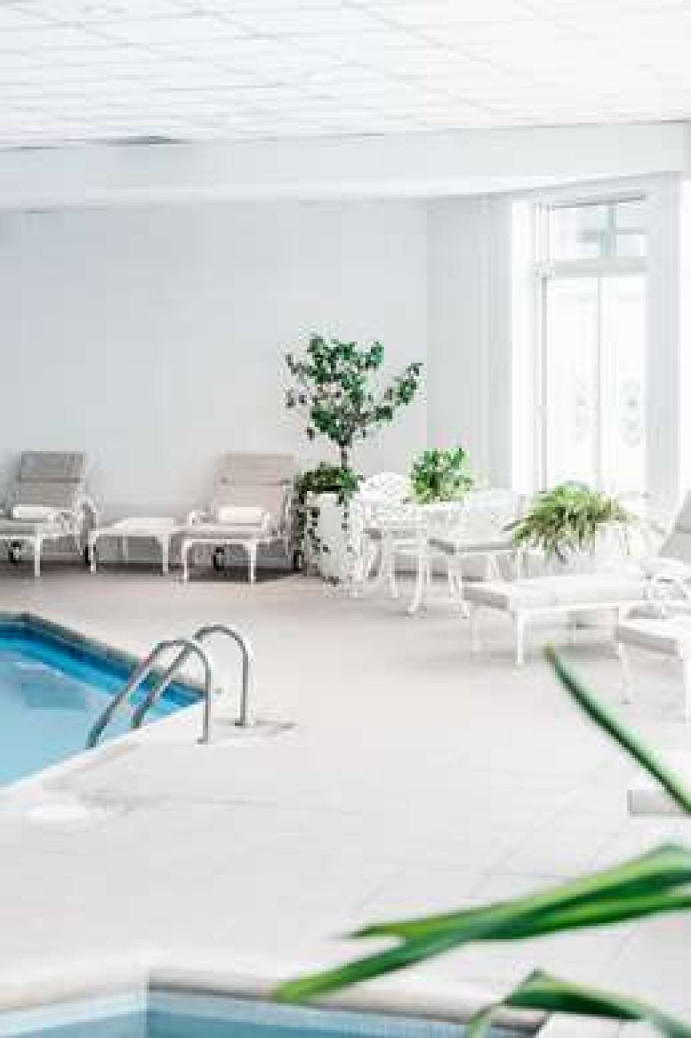 CHATEAU VAUDREUIL HOTEL AND SUITES 7