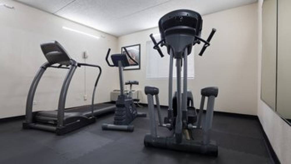 CHICAGO CLUB INN AND SUITES 6