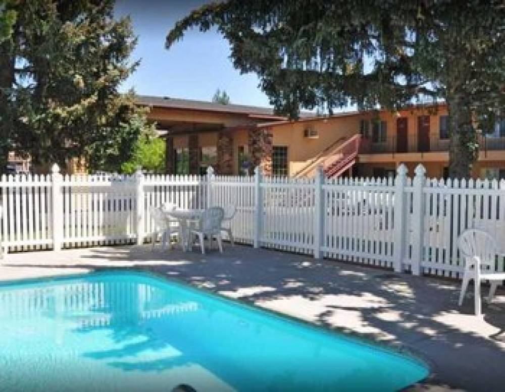 CIMARRON INN AND SUITES 9