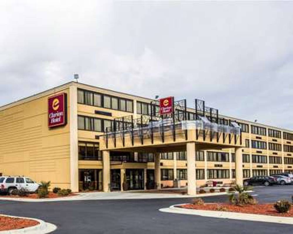 CLARION HOTEL AIRPORT & CONFERENCE 1