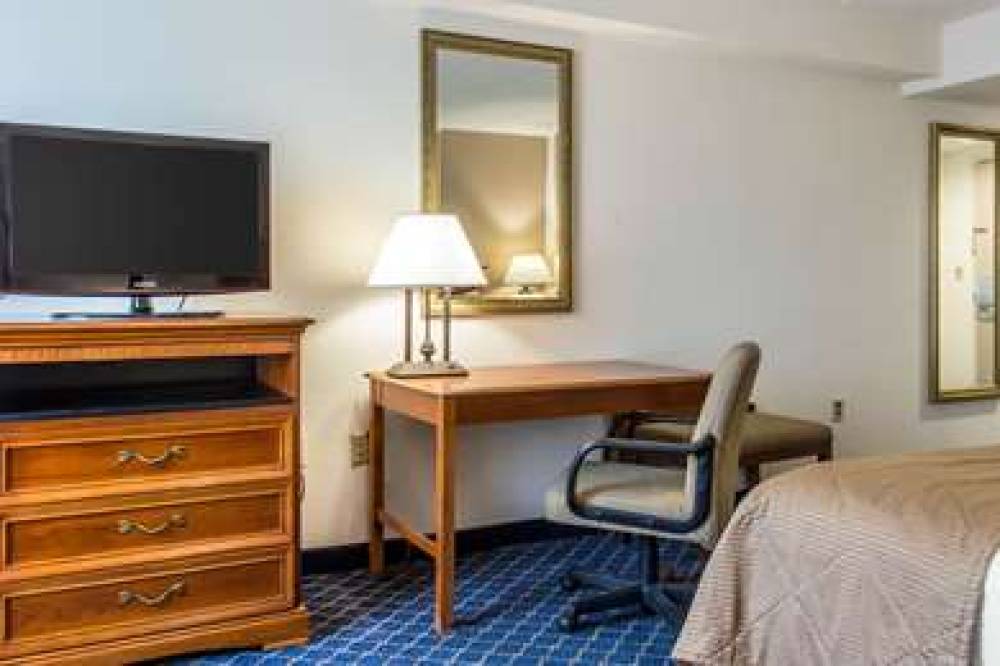 CLARION HOTEL AND CONFERENCE CENTER 9