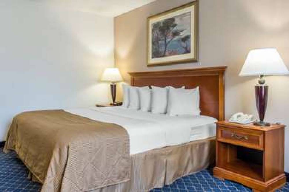 CLARION HOTEL AND CONFERENCE CENTER 10
