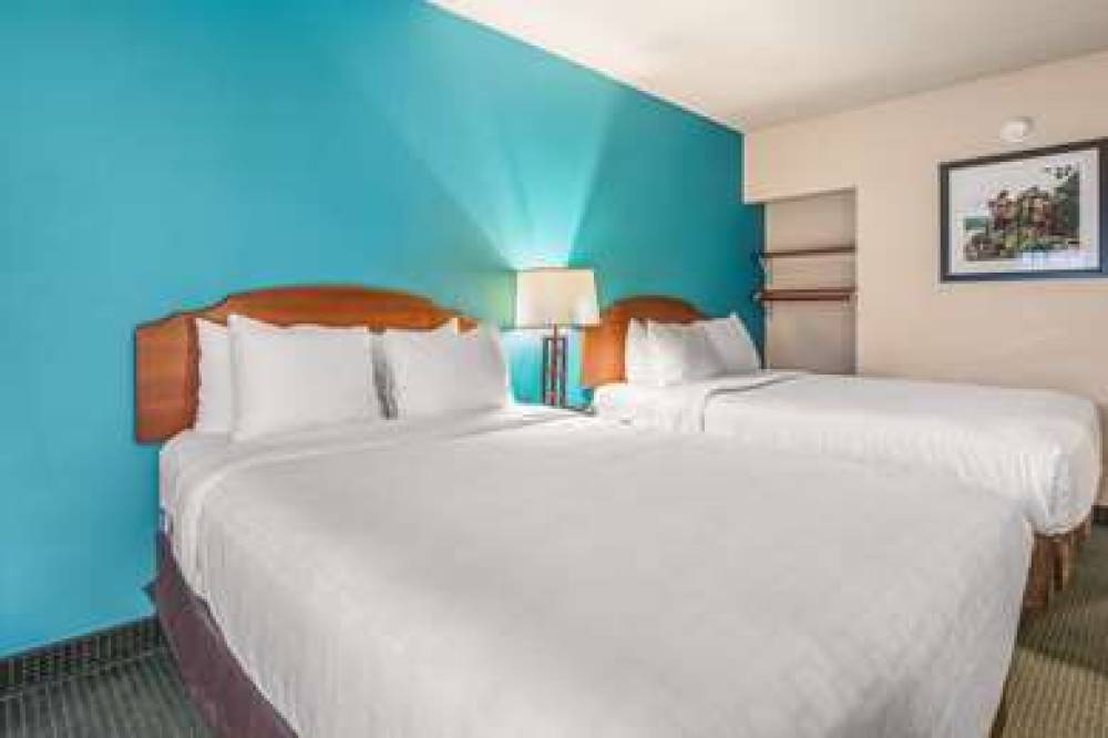 Clarion Hotel And Convention Center 10