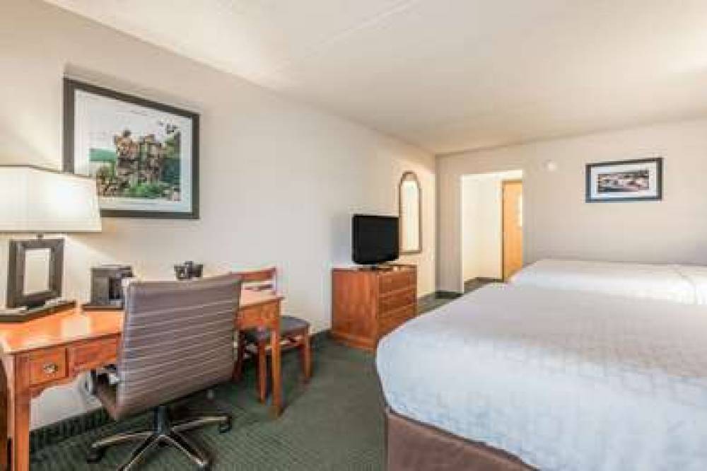 Clarion Hotel And Convention Center 7
