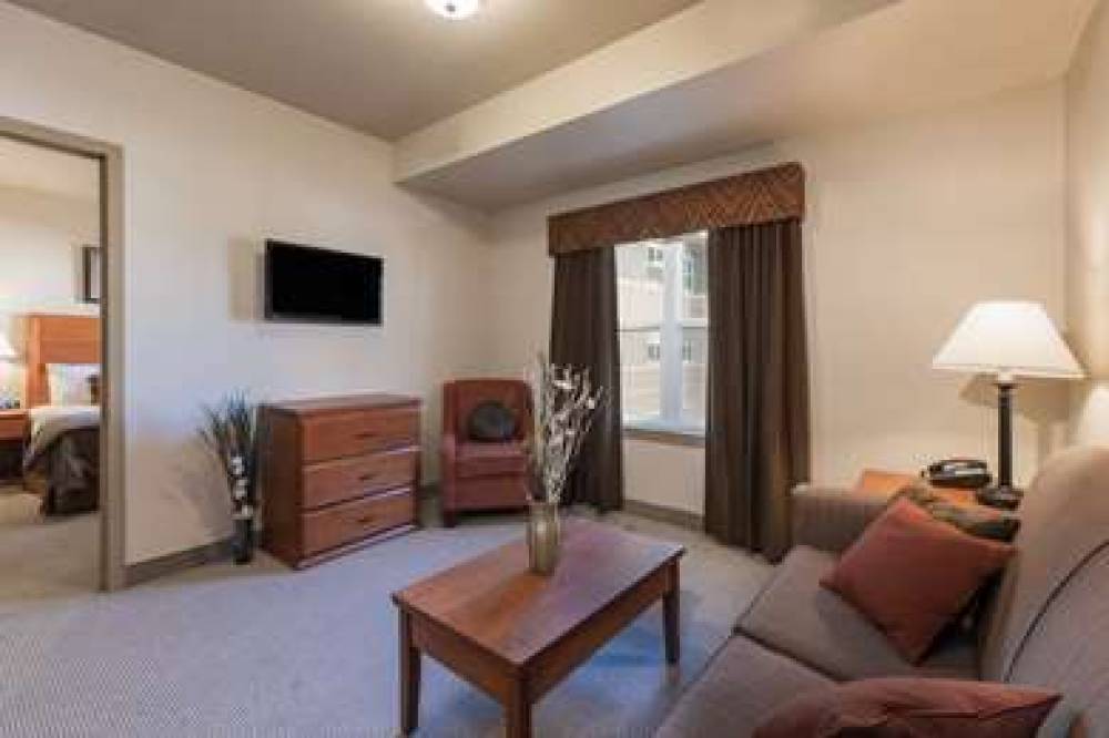 CLARION HOTEL AND SUITES NEAR PIONE 9