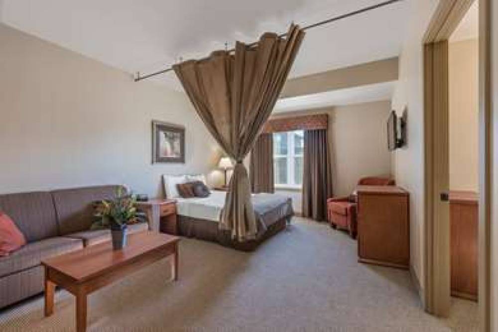 CLARION HOTEL AND SUITES NEAR PIONE 7