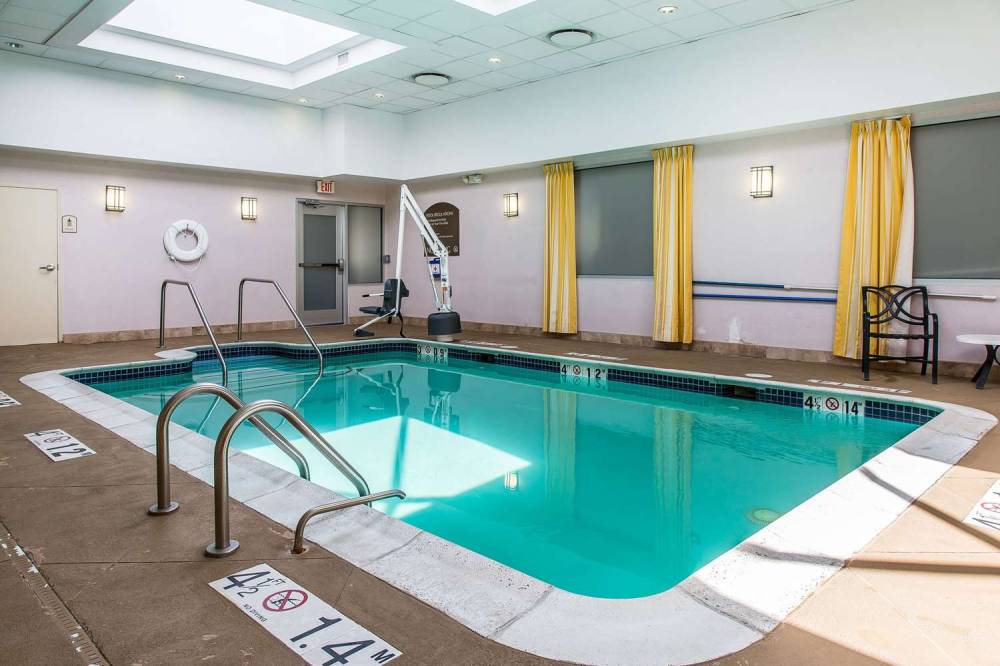 Clarion Hotel & Suites Hamden-New Haven 2