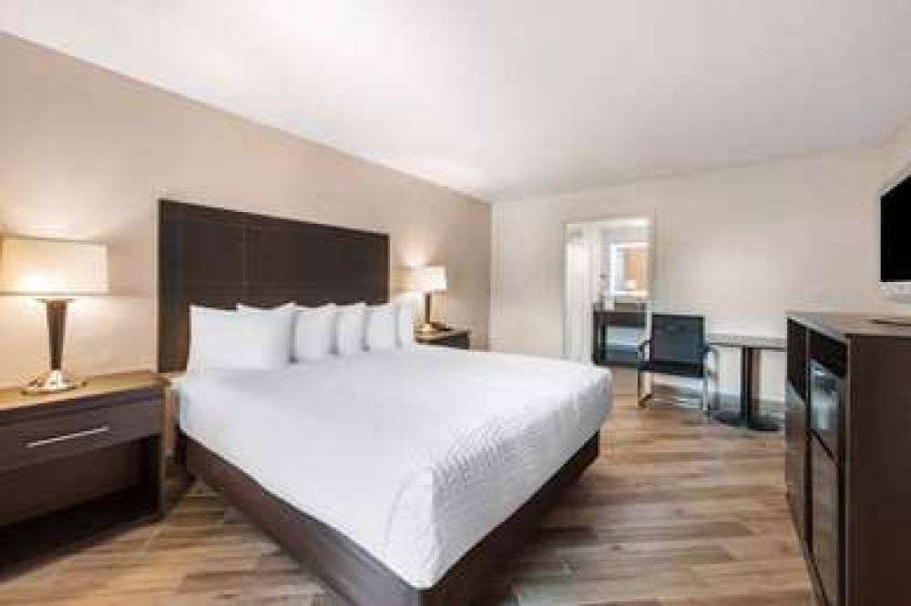 CLARION INN AND SUITES 6