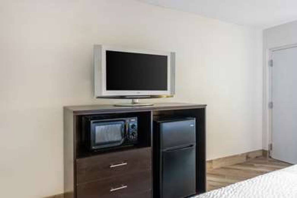 CLARION INN AND SUITES 9