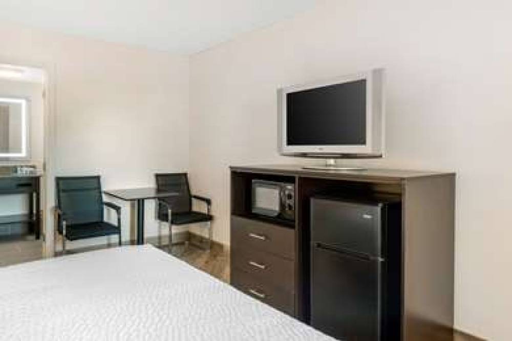 CLARION INN AND SUITES 8