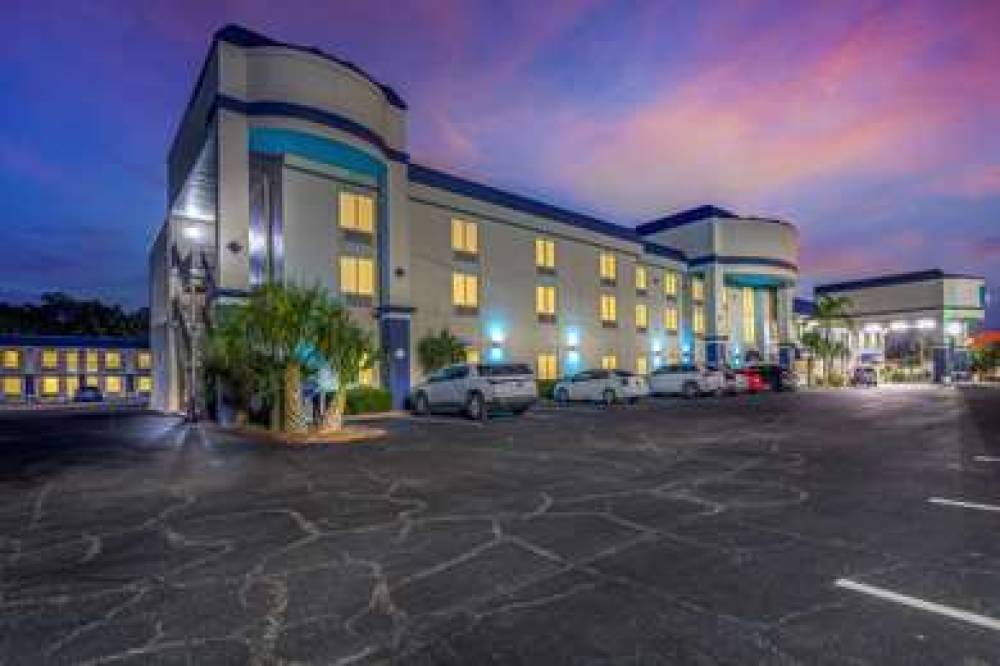 CLARION INN AND SUITES CENTRAL CLEA 4