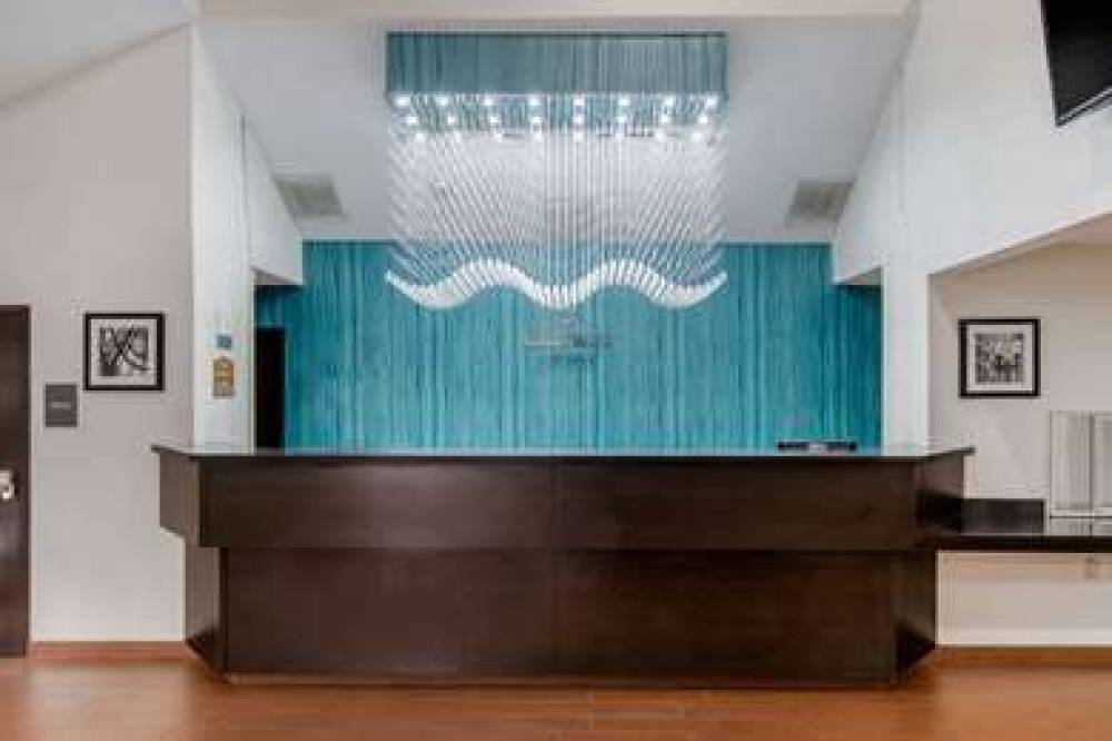 CLARION INN AND SUITES DFW NORTH 3