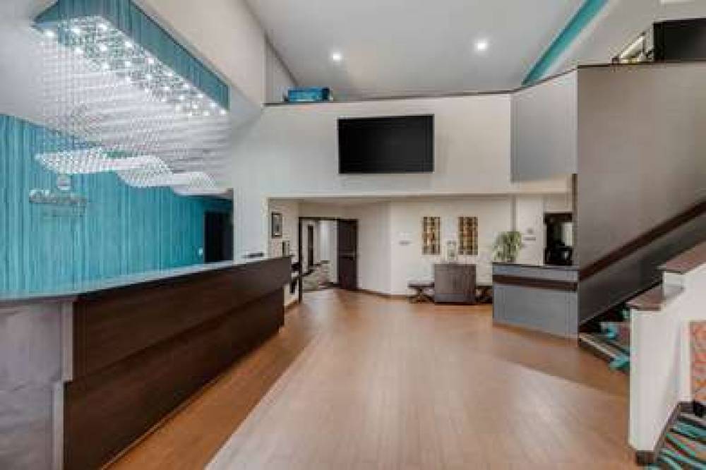 CLARION INN AND SUITES DFW NORTH 4