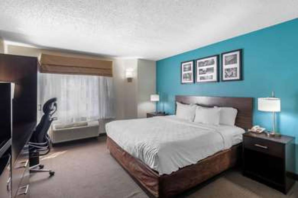CLARION INN AND SUITES DFW NORTH 6
