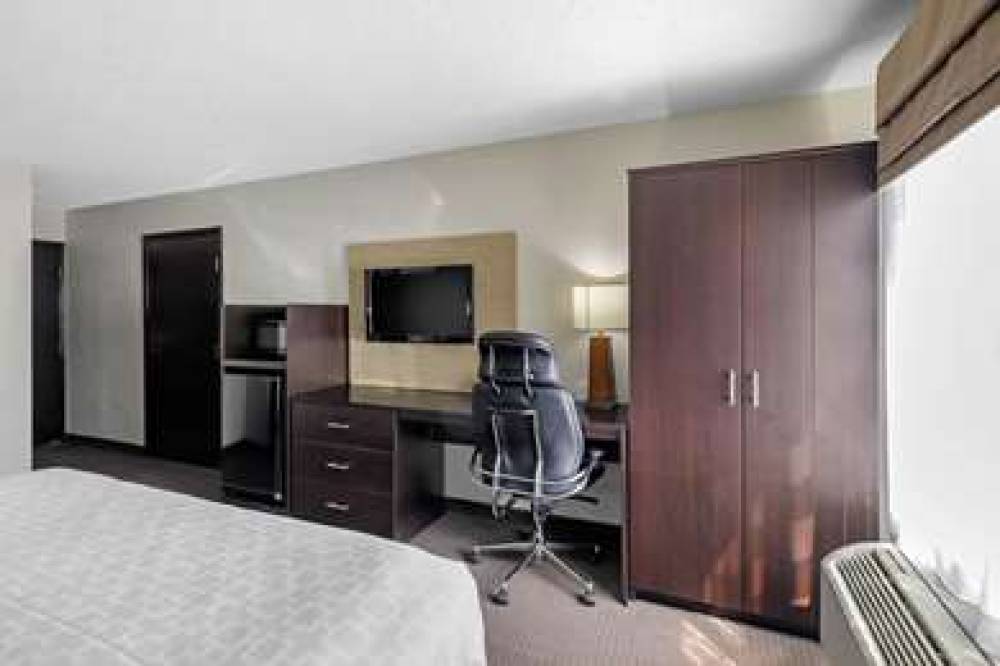 CLARION INN AND SUITES DFW NORTH 9