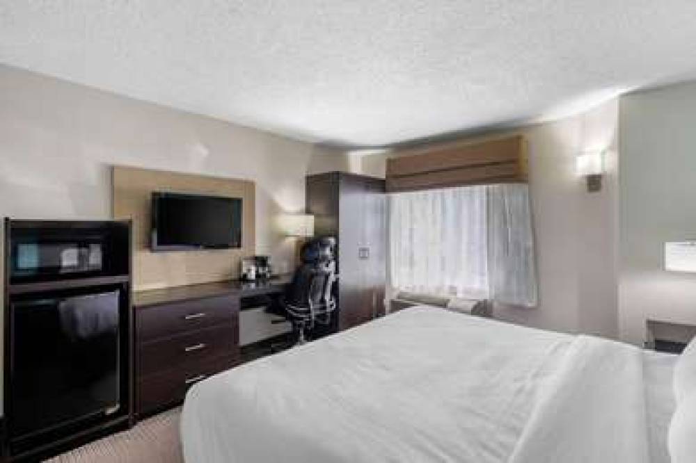 CLARION INN AND SUITES DFW NORTH 7
