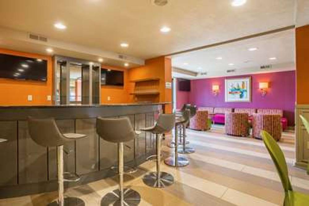 CLARION INN AND SUITES EVANSVILLE 1