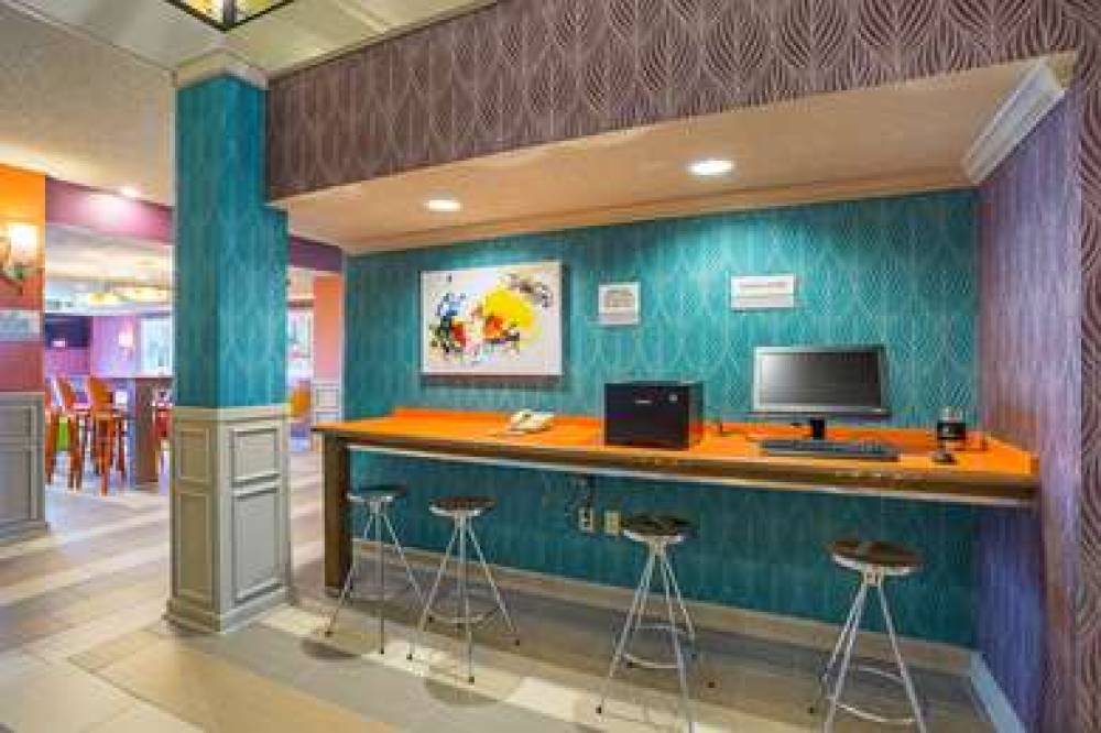 CLARION INN AND SUITES EVANSVILLE 4