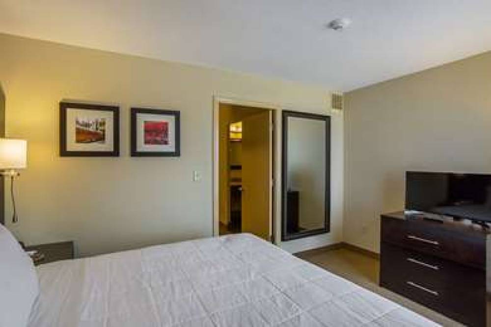 CLARION INN AND SUITES EVANSVILLE 9