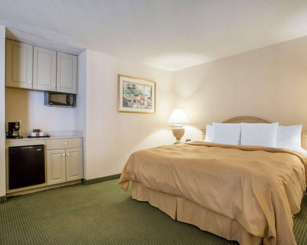Clarion Inn 3