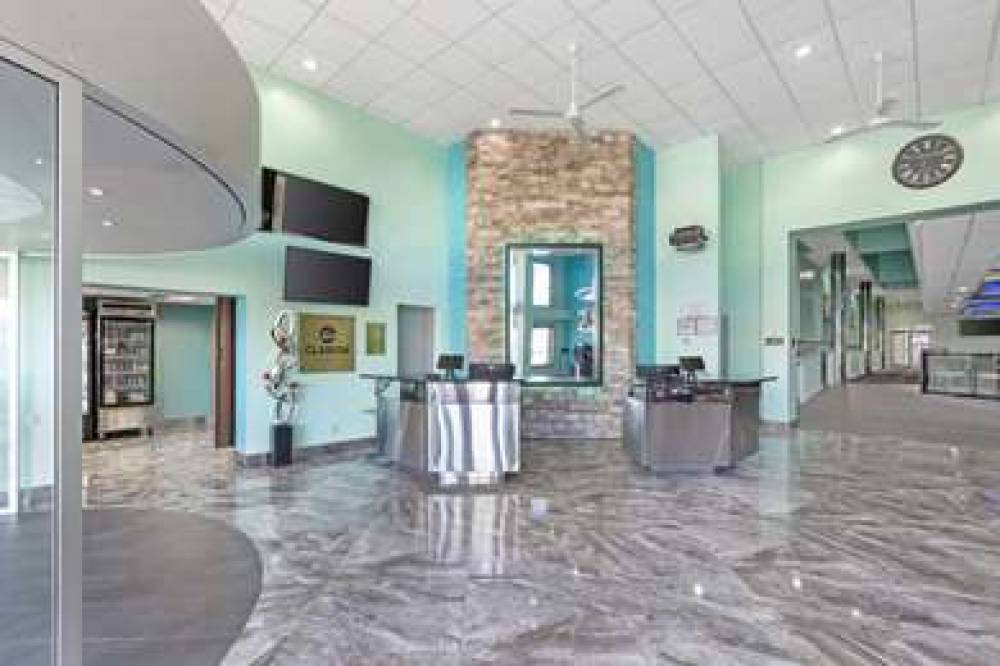 CLARION INN DES MOINES AIRPORT 3