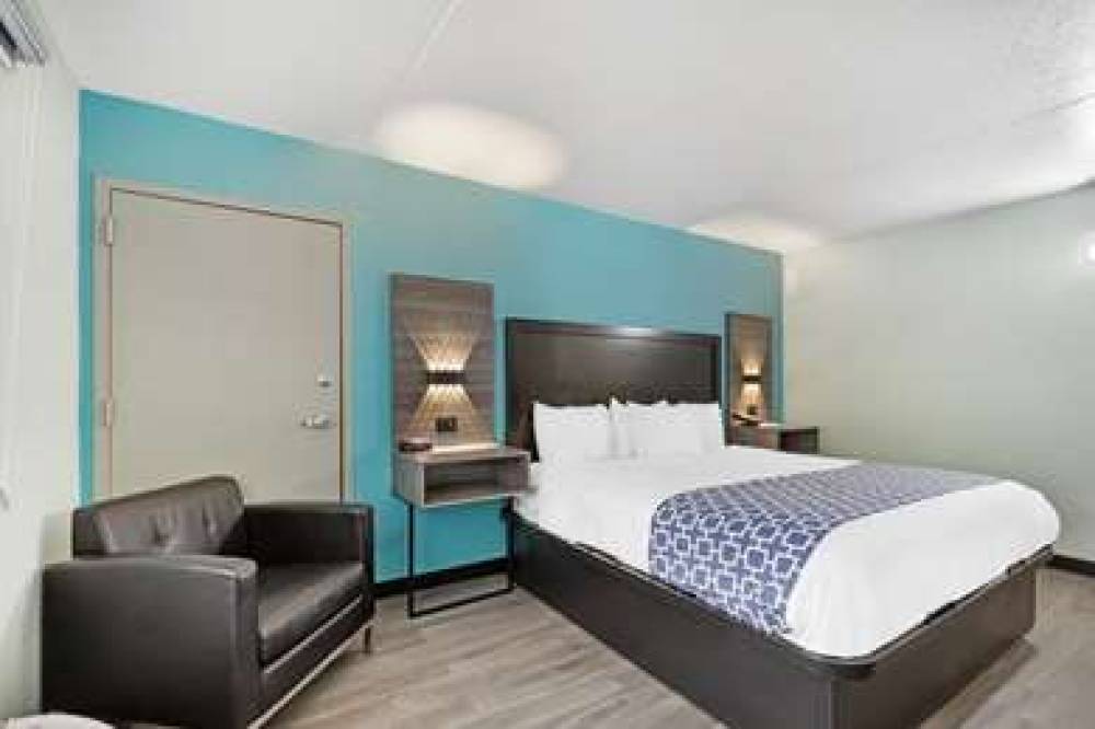 CLARION INN DES MOINES AIRPORT 1