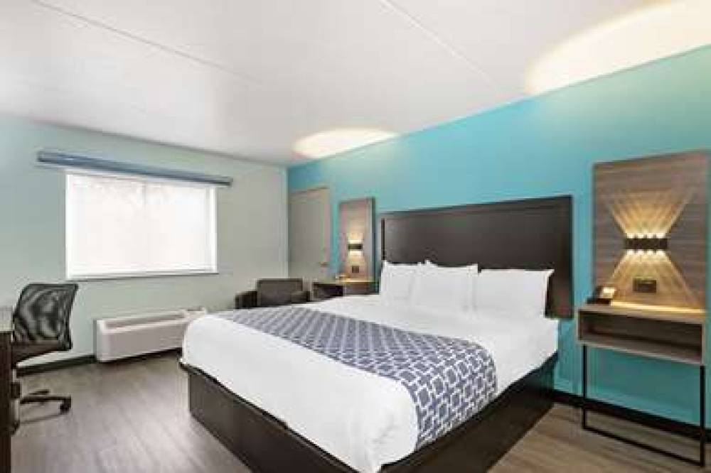 CLARION INN DES MOINES AIRPORT 2