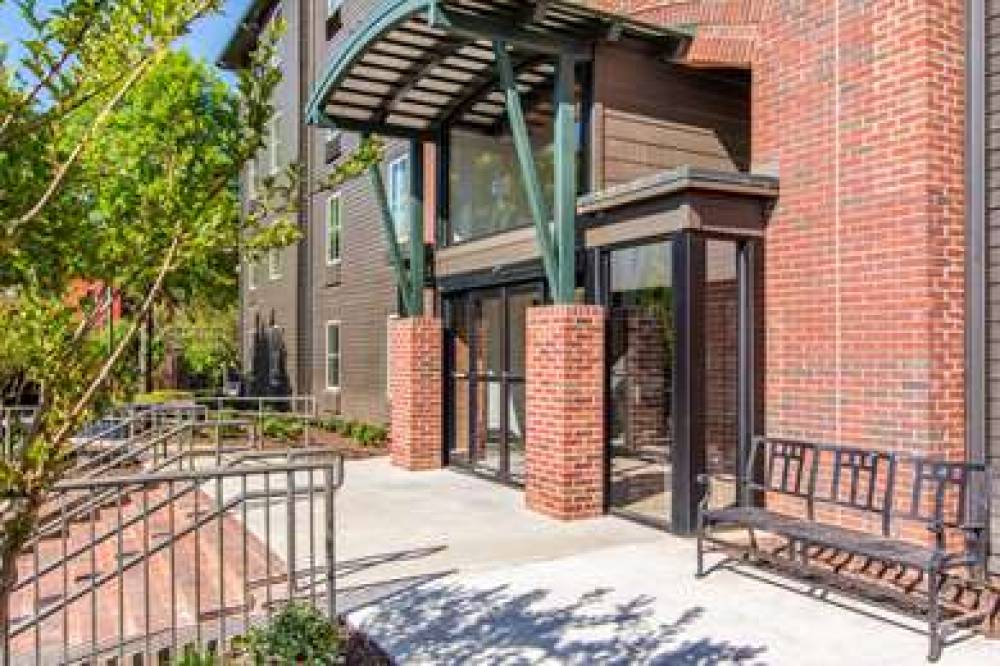 Clarion Inn & Suites Atlanta Downtown 2